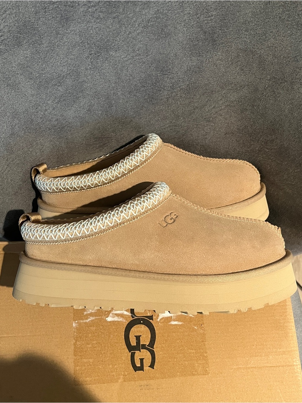 UGG Tazz Women’s Slippers Sand Size 9 US